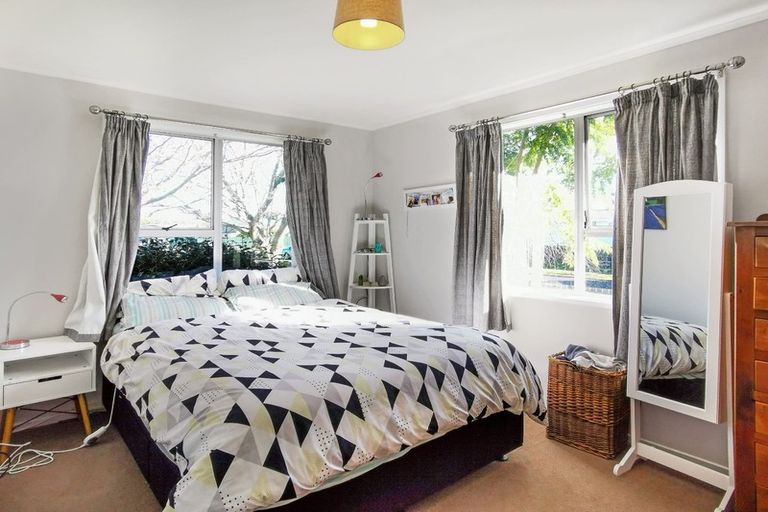Photo of property in 14 Staverton Crescent, Mangere, Auckland, 2022
