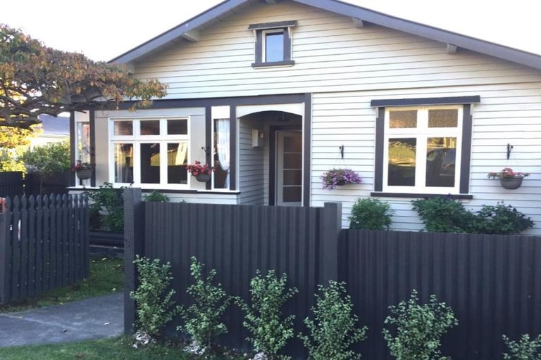 Photo of property in 28 Matenga Street, Waikanae, 5036