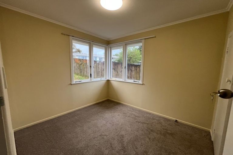 Photo of property in 73 Totaravale Drive, Totara Vale, Auckland, 0629