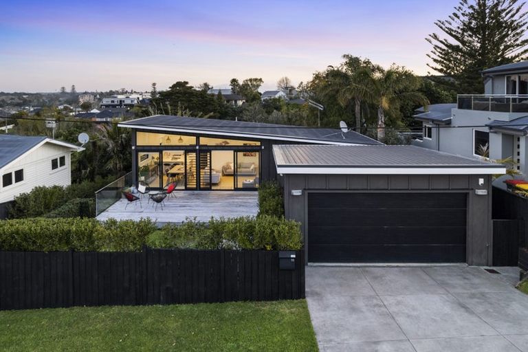 Photo of property in 15 Beach Road, Mellons Bay, Auckland, 2014