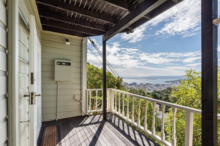 Photo of property in 74 Mortimer Terrace, Brooklyn, Wellington, 6021