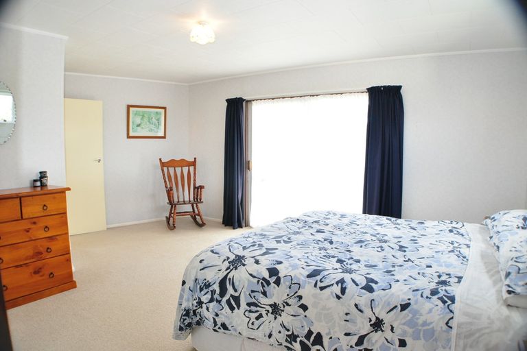 Photo of property in 129 Apollo Parade, Milson, Palmerston North, 4414