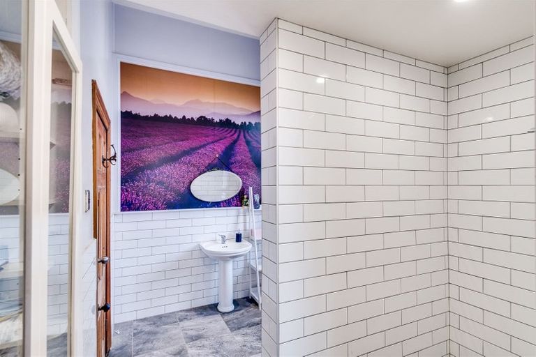 Photo of property in 200 Grove Road, Mayfair, Hastings, 4122