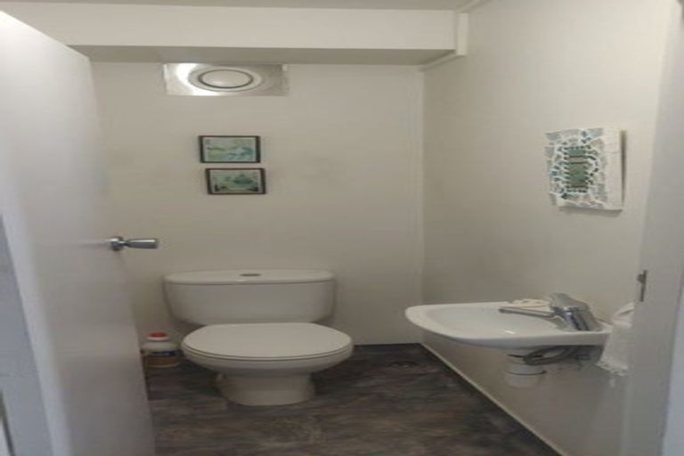 Photo of property in Jerningham Apartments, 20 Oriental Terrace, Oriental Bay, Wellington, 6011