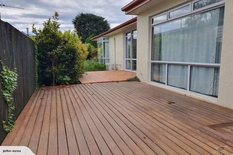 Photo of property in 74 Straven Road, Fendalton, Christchurch, 8014
