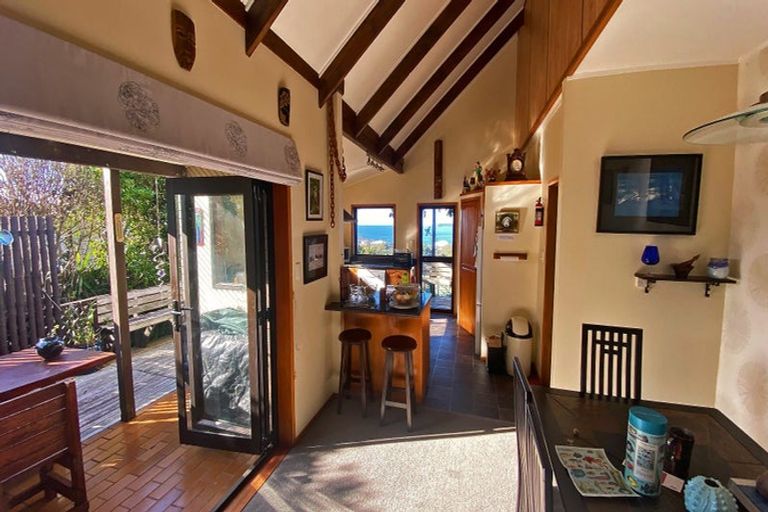 Photo of property in 19 Albert Street, Leigh, 0985