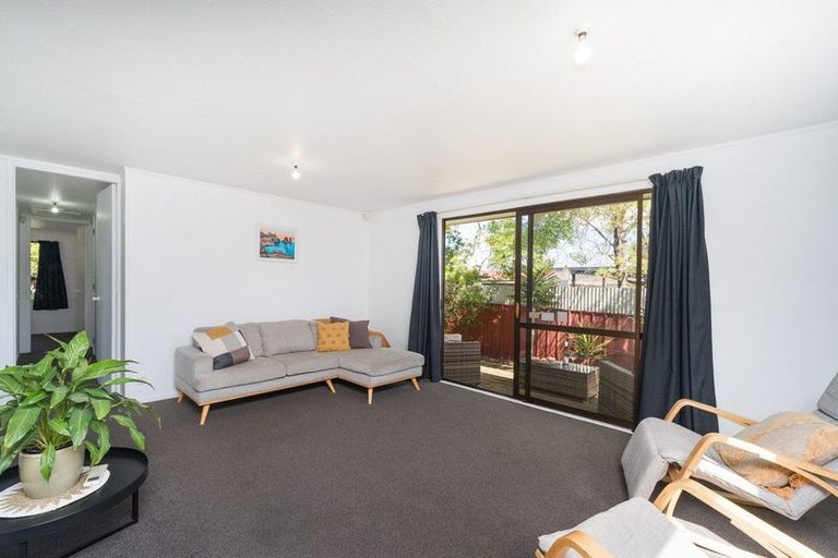 Photo of property in 9 Adams Place, Kelvin Grove, Palmerston North, 4414
