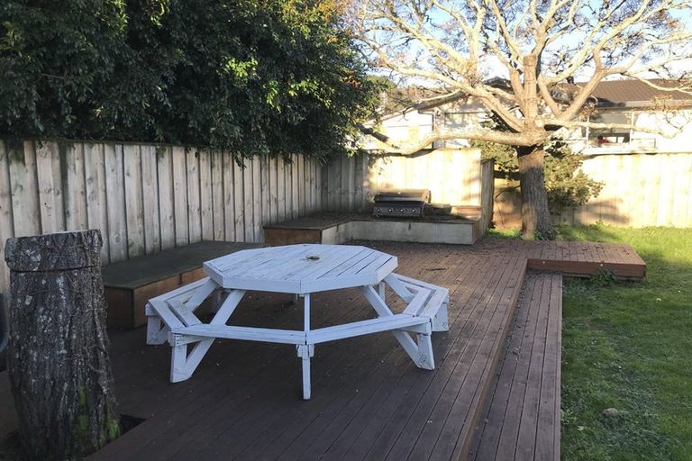 Photo of property in 28 Coles Crescent, Papakura, 2110