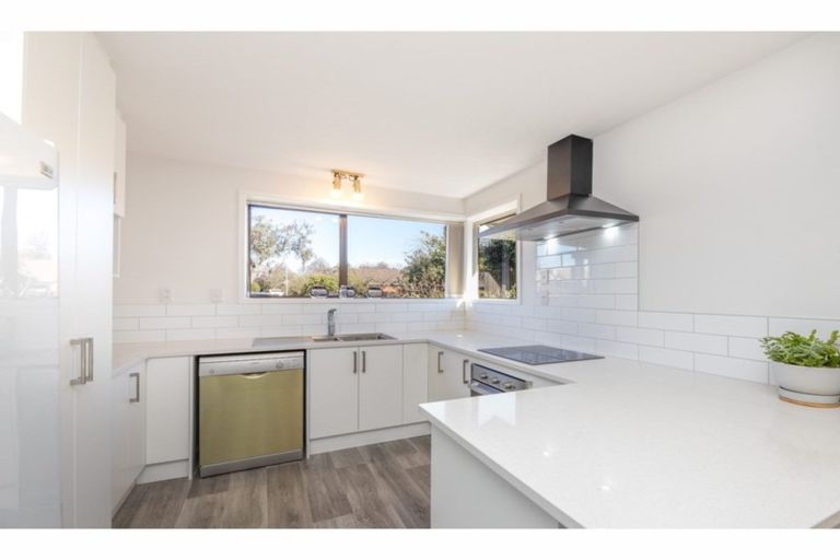 Photo of property in 28 Rubens Place, Burnside, Christchurch, 8053