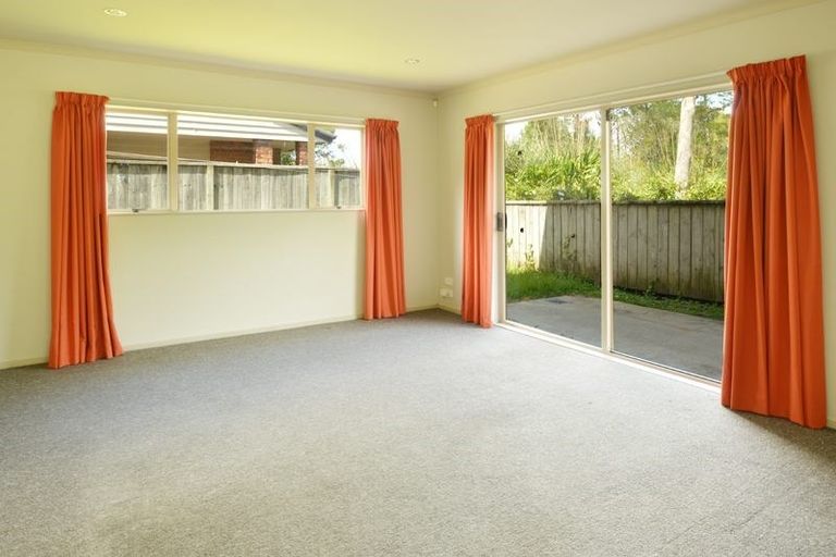 Photo of property in 64b Peverill Crescent, Papatoetoe, Auckland, 2025