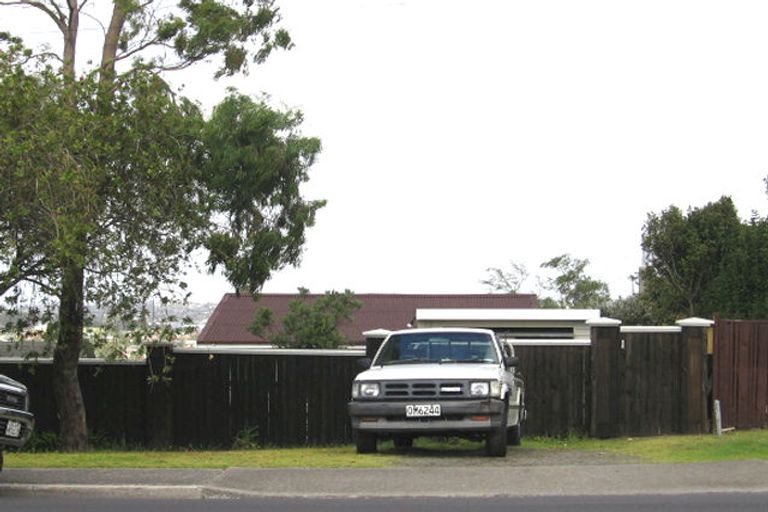 Photo of property in 1/236 East Coast Road, Forrest Hill, Auckland, 0620