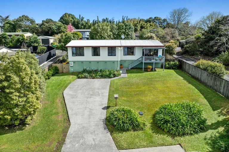 Photo of property in 28 Kotinga Avenue, Glen Eden, Auckland, 0602