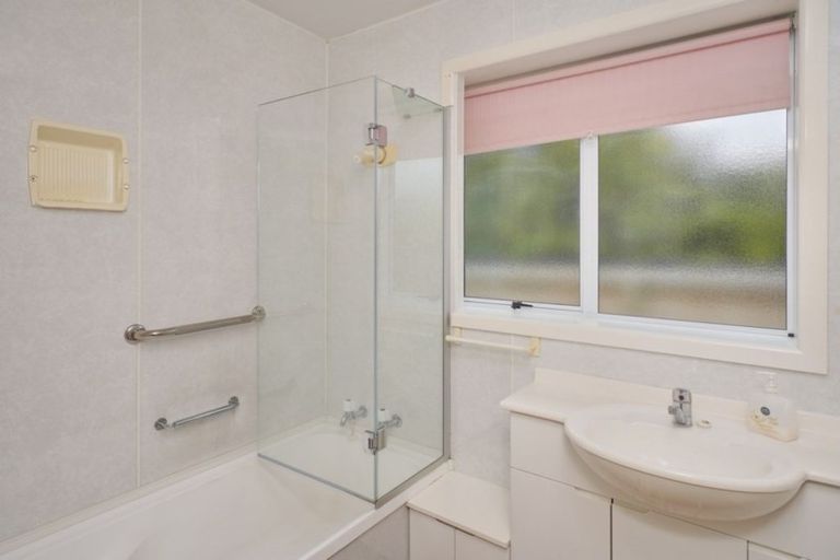 Photo of property in 15 Pembroke Street, Avondale, Christchurch, 8061