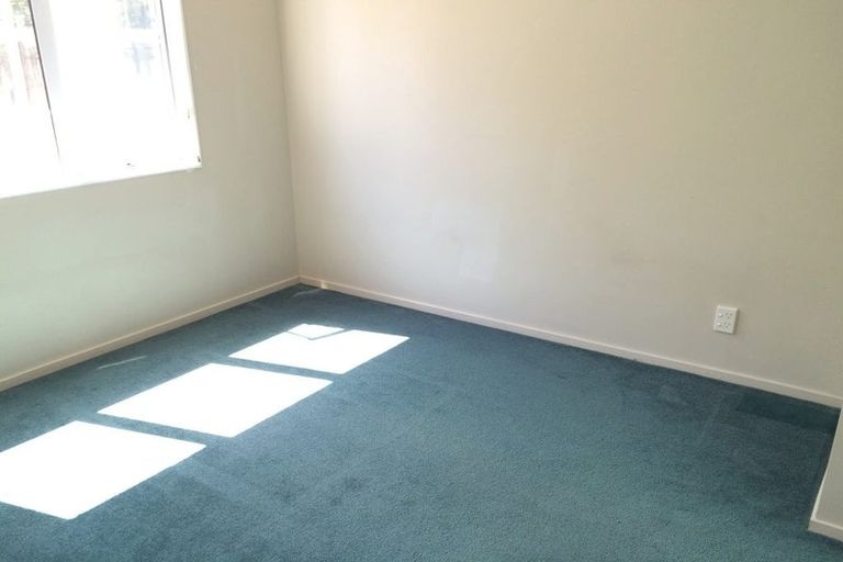 Photo of property in 2/50 Chartwell Avenue, Glenfield, Auckland, 0629