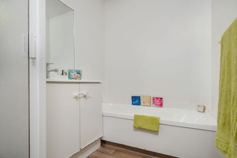 Photo of property in 19 Jacinta Grove, Swanson, Auckland, 0612