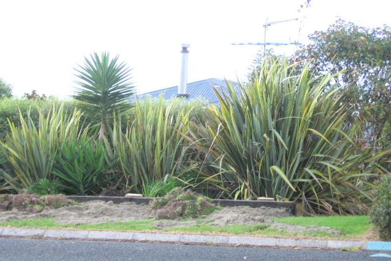 Photo of property in 18 Rushden Terrace, Red Beach, 0932