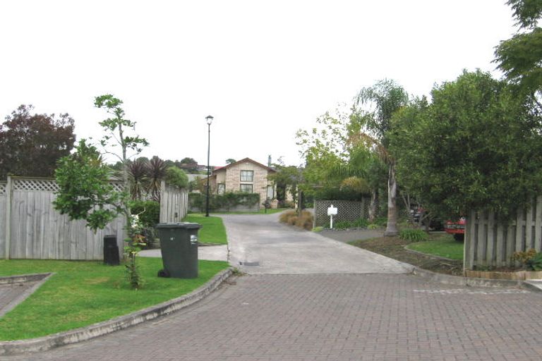 Photo of property in 16 Cinnabar Place, Westgate, Auckland, 0614