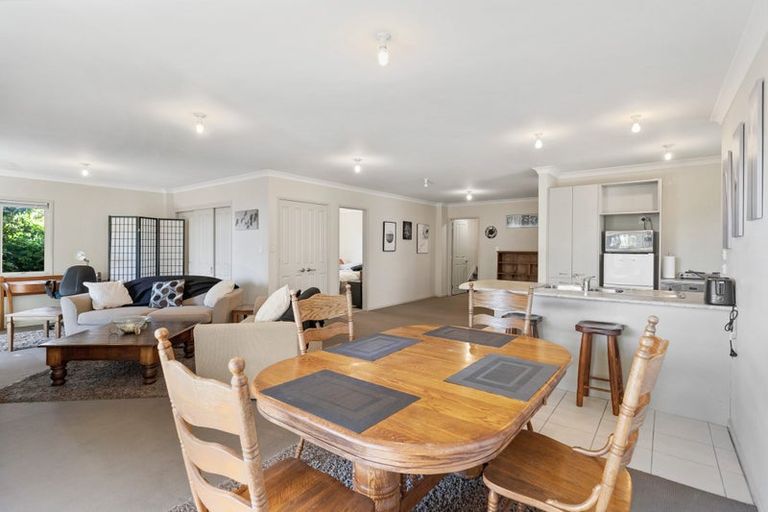 Photo of property in 1442 Whangaparaoa Road, Army Bay, Whangaparaoa, 0930