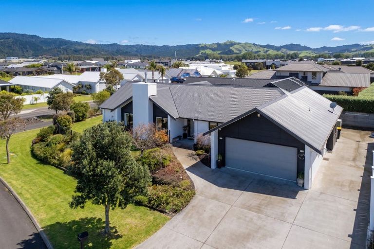 Photo of property in 1 Topping Place, Whitianga, 3510