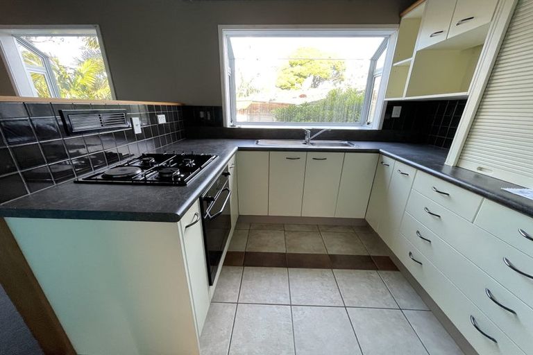 Photo of property in 33 Kurnell Drive, Botany Downs, Auckland, 2010