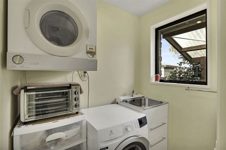 Photo of property in 10a Tamarisk Place, Parklands, Christchurch, 8083