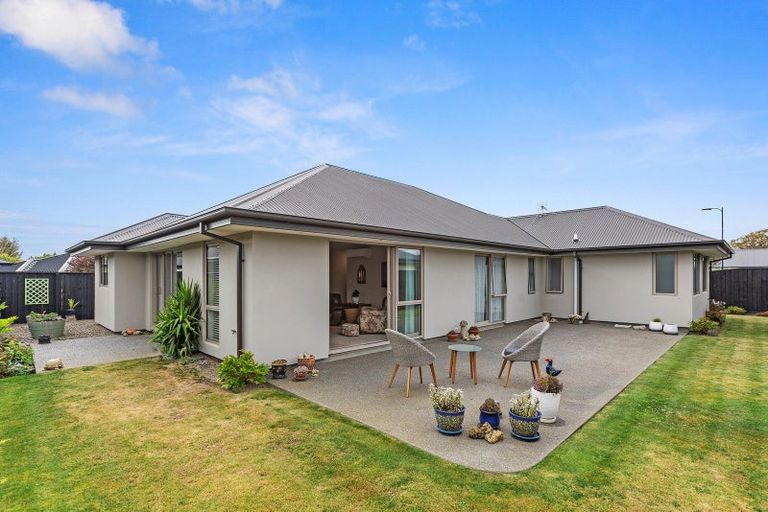 Photo of property in 18 Brantholme Place, Rangiora, 7400