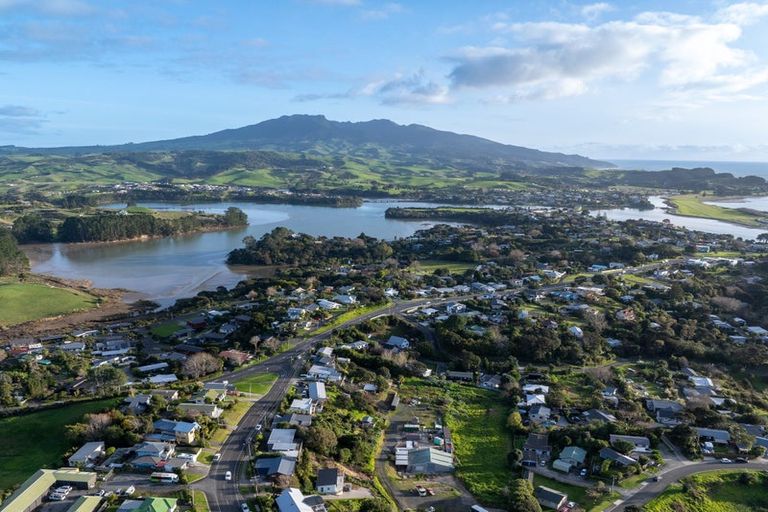 Photo of property in 6 Manukau Road, Raglan, 3225