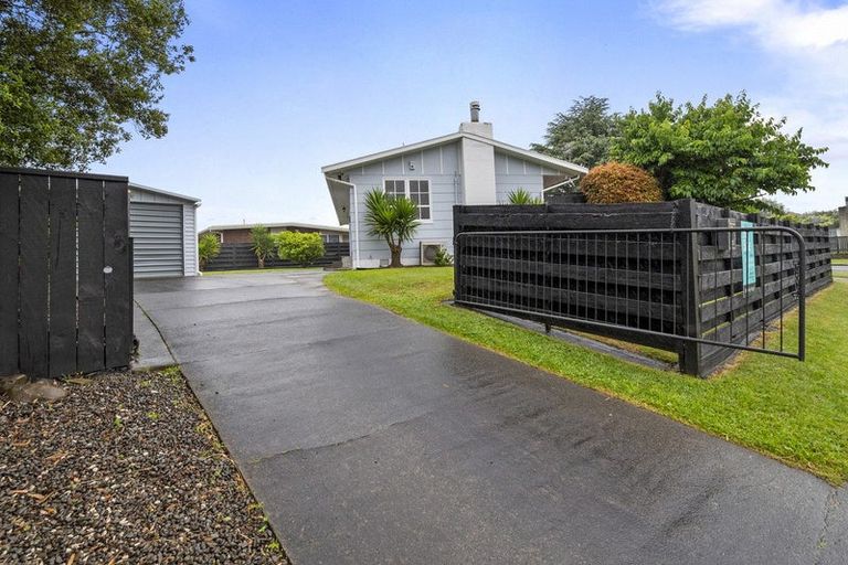 Photo of property in 6 Kimberley Grove, Westbrook, Palmerston North, 4412