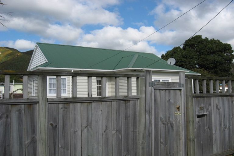 Photo of property in 1 Awamutu Grove, Waiwhetu, Lower Hutt, 5010