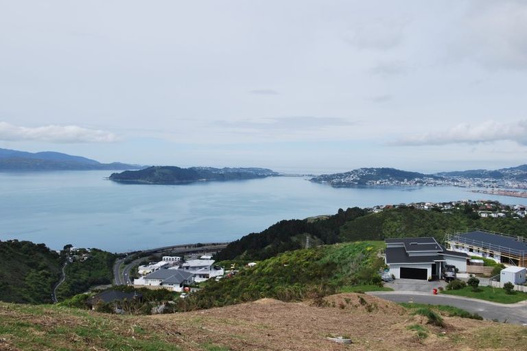 Photo of property in 11 Grumman Lane, Newlands, Wellington, 6037