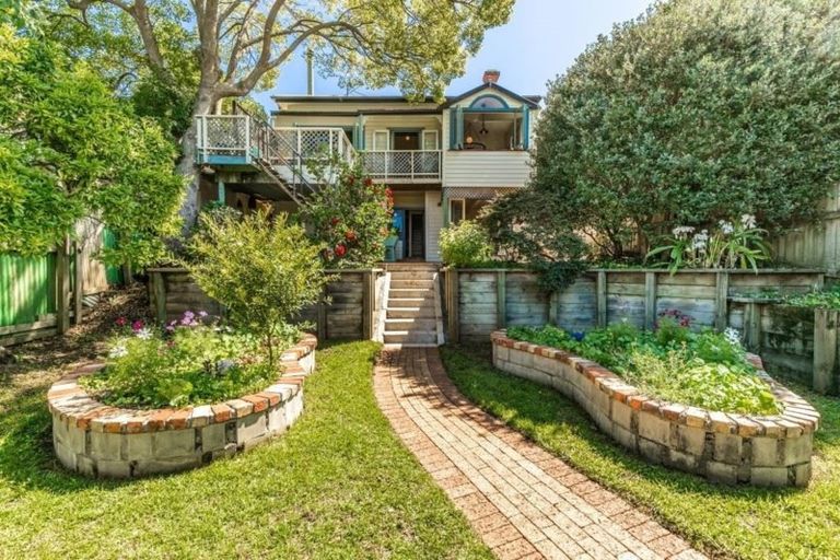 Photo of property in 42 Church Street, Devonport, Auckland, 0624