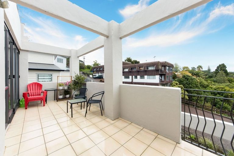 Photo of property in 24/8 Monte Cassino Place, Birkdale, Auckland, 0626