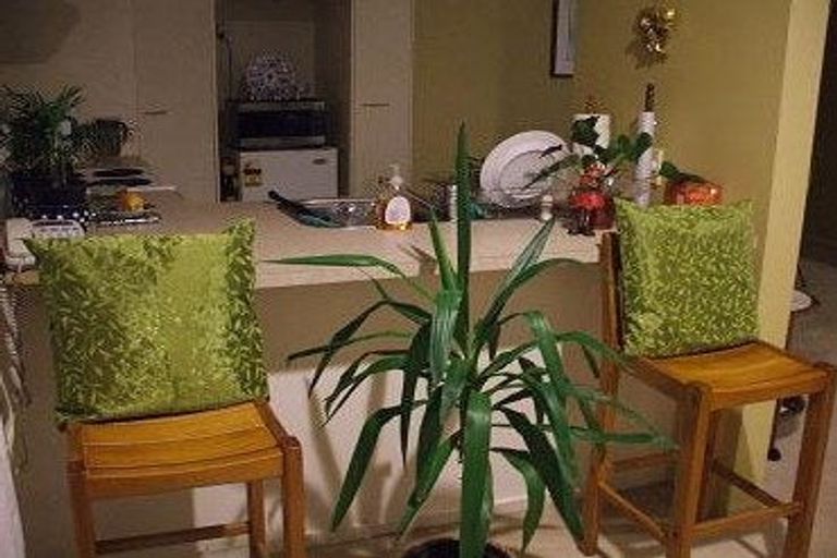 Photo of property in 30 Highgrove Lane, Totara Vale, Auckland, 0632