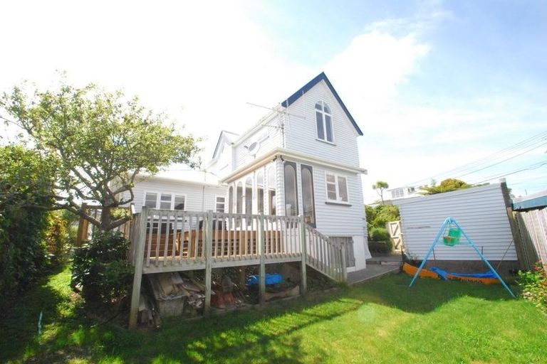 Photo of property in 41 Farm Road, Northland, Wellington, 6012