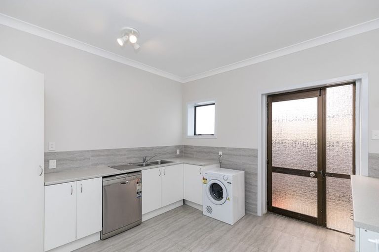 Photo of property in 72 Forest Lake Road, Forest Lake, Hamilton, 3200