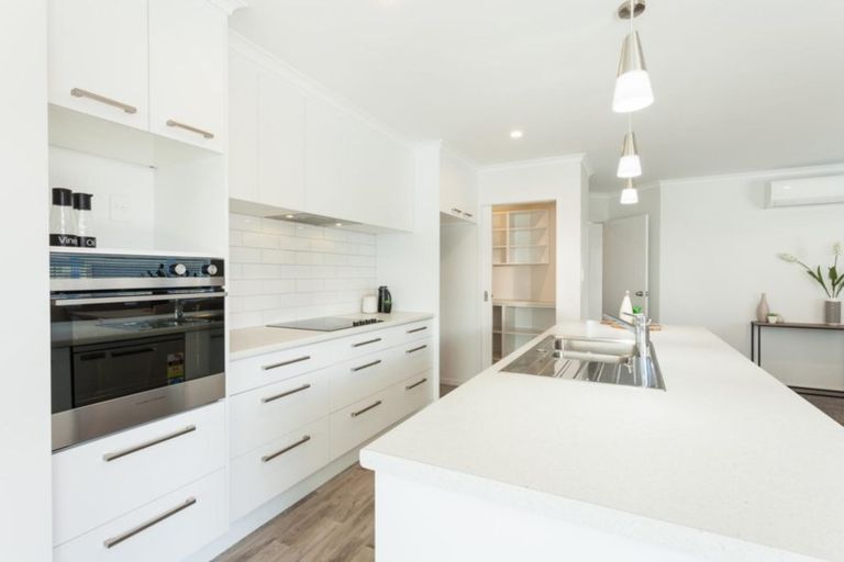 Photo of property in 33 Kotiate Street, Papamoa Beach, Papamoa, 3118