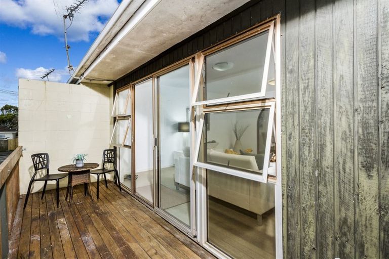 Photo of property in 2/57 Lake Road, Devonport, Auckland, 0624