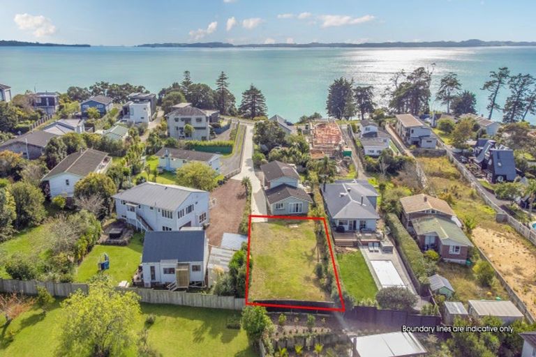 Photo of property in 75 Marine Parade, Mellons Bay, Auckland, 2014