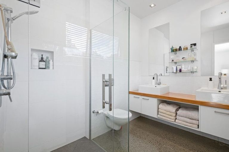 Photo of property in 14 Millbrook Drive, Waiuku, 2683