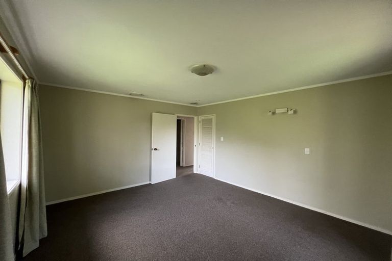 Photo of property in 121 Chamberlain Road, Massey, Auckland, 0614