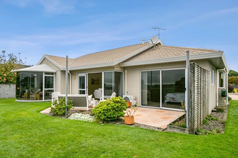 Photo of property in 11 Chatswood Grove, Fitzroy, New Plymouth, 4312