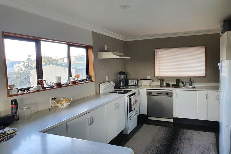 Photo of property in 12 Sutton Road, Drury, 2113