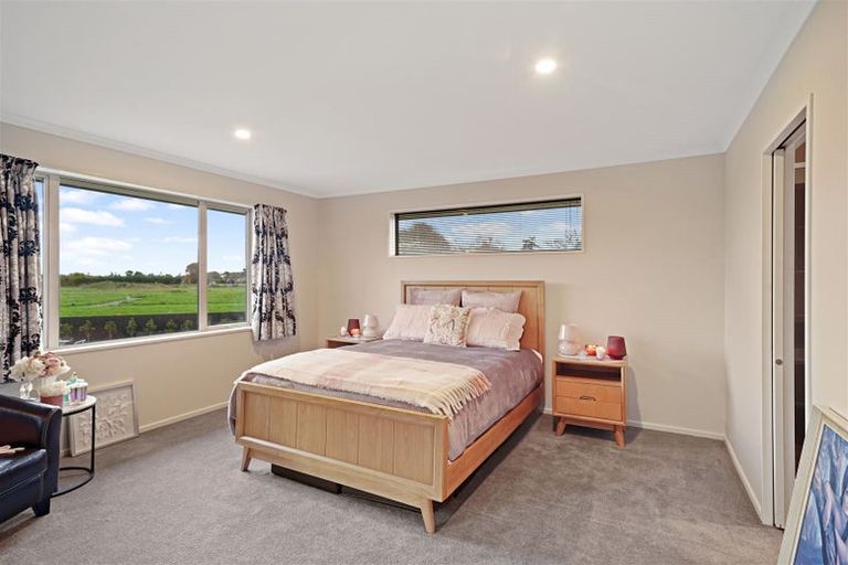 Photo of property in 12 Queenswood Gardens, Mairehau, Christchurch, 8052