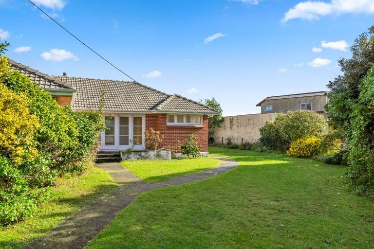 Photo of property in 19 Mahoe Street, Otaki Beach, Otaki, 5512