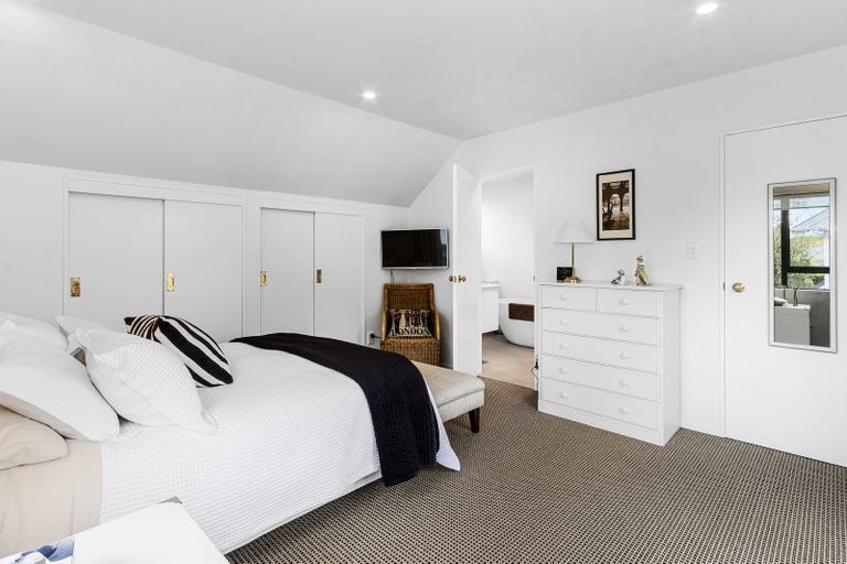 Photo of property in 2/22 Snowdon Road, Fendalton, Christchurch, 8052