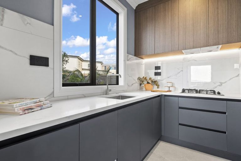 Photo of property in 2 Taku Close, Long Bay, Auckland, 0630