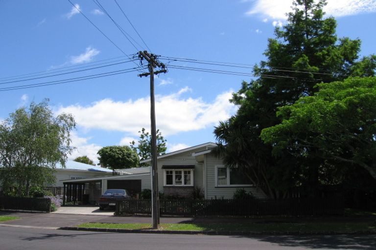 Photo of property in 15 Riro Street, Point Chevalier, Auckland, 1022