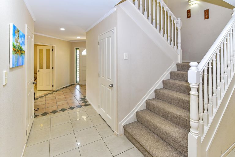 Photo of property in 25 Eiger Place, Northpark, Auckland, 2013