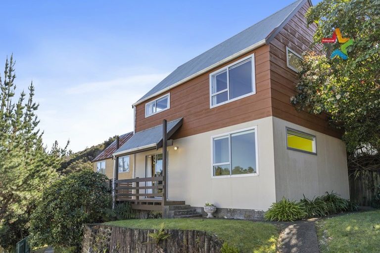Photo of property in 1/15a Glen Road, Stokes Valley, Lower Hutt, 5019