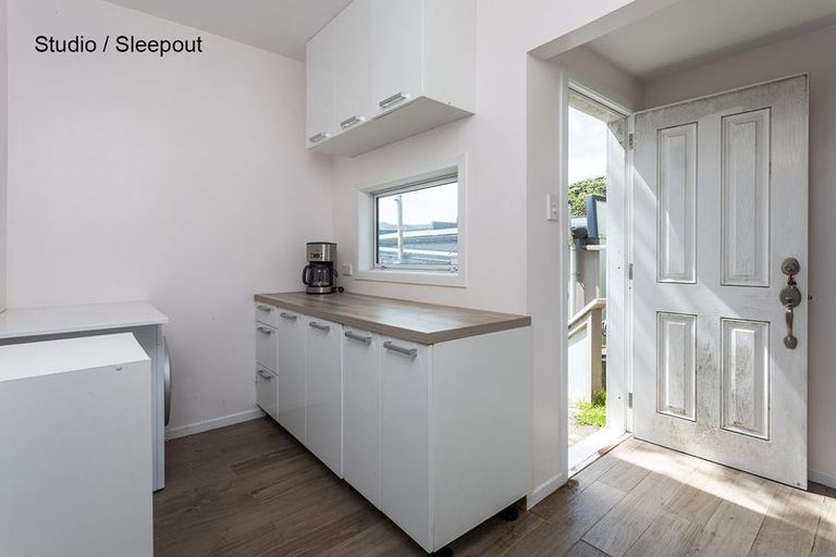 Photo of property in 60 Beach Valley Road, Piha, New Lynn, 0772